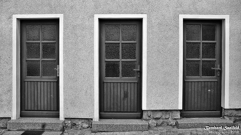 Three Doors - Bernhard Saalfeld